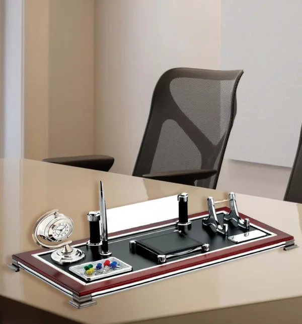 Επιτραπέζιο Διακοσμητικό Γραφείου Ξύλινο με Ρολόι, Θήκη για Στυλό, Βάση για Κινητό & Ταμπελάκι κωδ. 0036