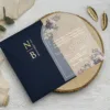 Διάφανο PVC Προσκλητήριο Γάμου με Λουλούδια & Μπλε Φάκελο κωδ. 9369