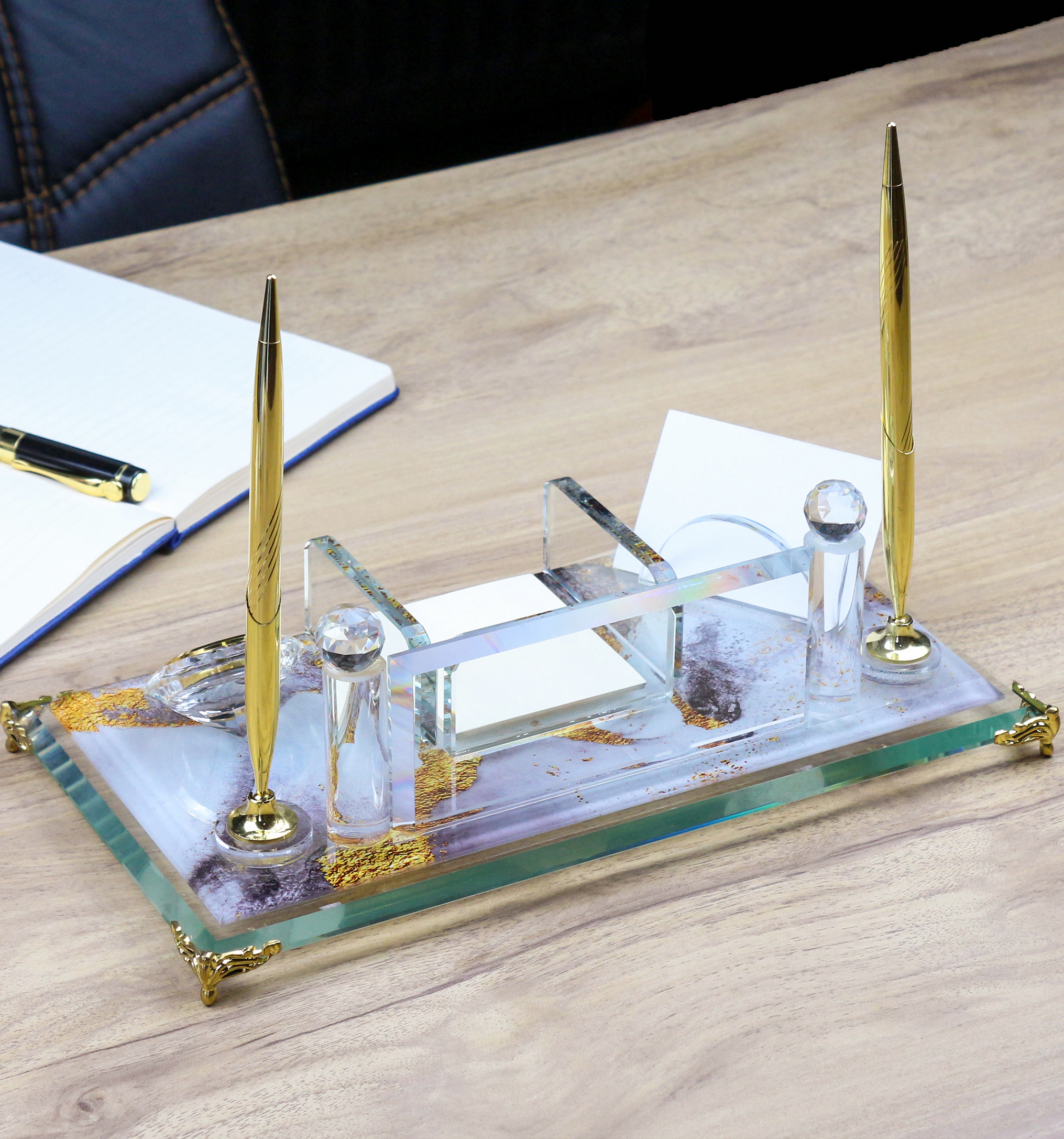 Κρυστάλλινο Επιτραπέζιο Σετ Γραφείου με Σχέδιο Μάρμαρο & Χρυσές Λεπτομέρειες, Θήκη για Στυλό, Θήκη Σημειώσεων, Θήκη Καρτών & Ρολόι κωδ. KM-55