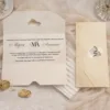 Τρίπτυχο Προσκλητήριο Γάμου με Σχέδιο με Μάρμαρο Φάκελο και Μπεζ Φάκελο με Χρυσή Λεπτομέρεια 50 τεμάχια κωδ. 9326