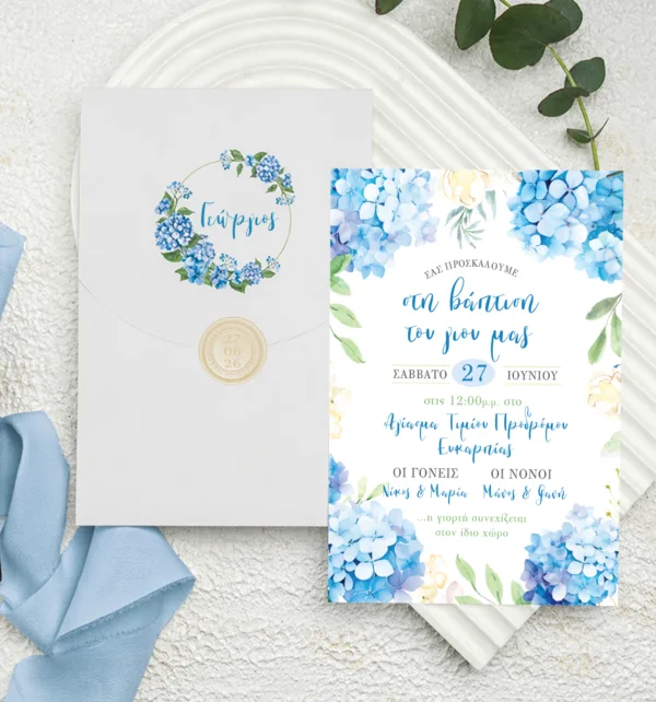 Προσκλητήριο Βάπτισης για Αγόρι με Σχέδιο με Μπλε Ορτανσίες & Λευκό Φάκελο με Εκτύπωση κωδ. V-9327