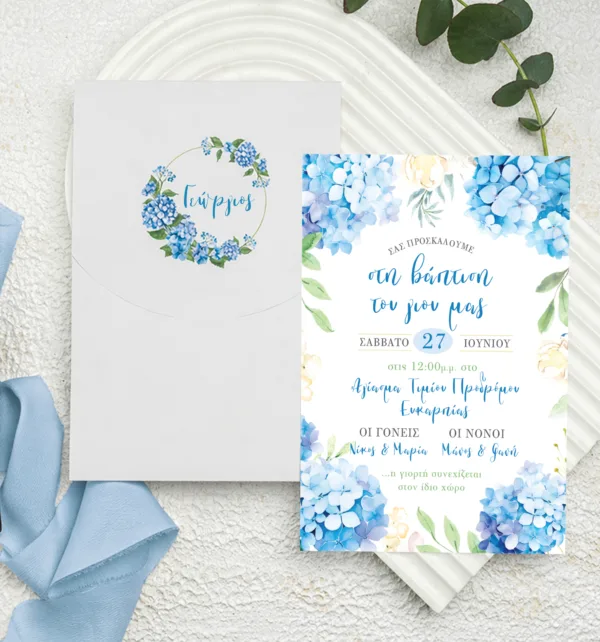 Προσκλητήριο Βάπτισης για Αγόρι με Σχέδιο με Μπλε Ορτανσίες & Λευκό Φάκελο με Εκτύπωση κωδ. V-9327