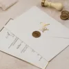 Προσκλητήριο Γάμου με Χρυσοτυπία, Λευκό Φάκελο & Βουλοκέρι κωδ. E5118 Προσκλητήριο Γάμου με Χρυσοτυπία, Λευκό Φάκελο & Βουλοκέρι κωδ. E5118