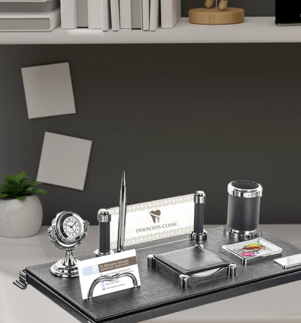 Επιτραπέζιο Σετ Γραφείου Δερμάτινο με Ρολόι, Θήκη για Στυλό, Μολυβοθήκη, Θήκη Καρτών & Ταμπελάκι κωδ. 0064