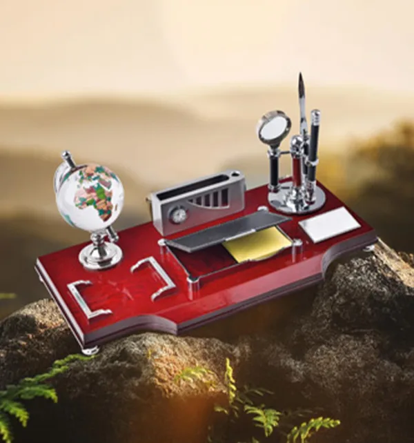 Ξύλινο Επιτραπέζιο Σετ Γραφείου με Μολυβοθήκη, Υδρόγειο, Θήκη Σημειώσεων & Ταμπελάκι κωδ. 6110 Ξύλινο Επιτραπέζιο Σετ Γραφείου με Μολυβοθήκη, Υδρόγειο, Θήκη Σημειώσεων & Ταμπελάκι κωδ. 6110