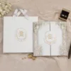 Τρίπτυχο Προσκλητήριο Γάμου με Χρυσοτυπία & Χάρτινη Τσάντα κωδ. E5109