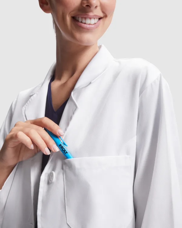 Roly Γυναικεία Mακρυμάνικη Ιατρική Ρόμπα VACCINE WOMAN κωδ. 9093 Roly Γυναικεία Mακρυμάνικη Ιατρική Ρόμπα VACCINE WOMAN κωδ. 9093