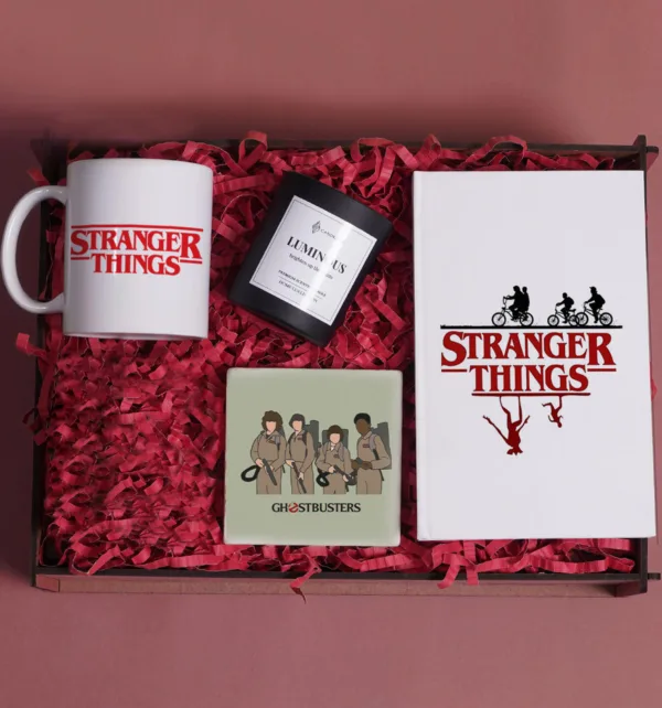 Gift Box Stranger Things με Ειδικό Ξύλινο Κουτί, Κούπα, Κερί, Σημειωματάριο & Σουβέρ κωδ. 03250