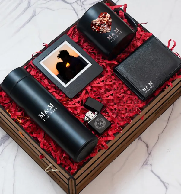Gift Box Valentine’s Day για Άνδρα με Ξύλινο Κουτί, Κούπα, Θερμό, Πορτοφόλι, Σουβέρ, Κορνίζα & Αναπτήρα κωδ. 5093