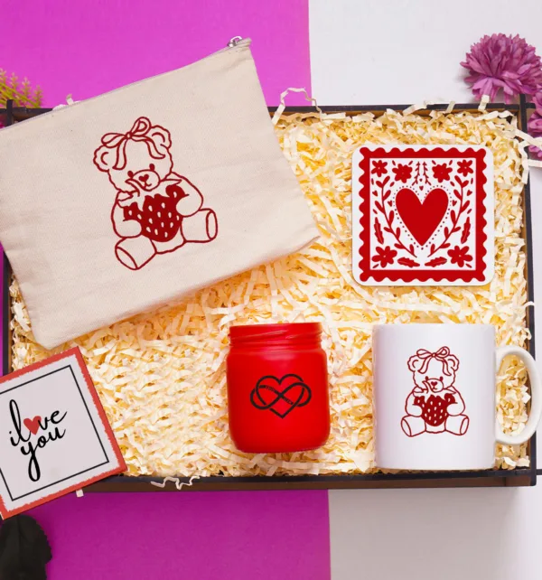 Gift Box Valentine’s Day για Γυναίκα με Ειδικό Ξύλινο Κουτί, Νεσεσέρ, Σουβέρ, Αρωματικό Κερί & Κούπα κωδ. 14591