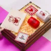 Gift Box Valentine’s Day για Γυναίκα με Ειδικό Ξύλινο Κουτί, Νεσεσέρ, Σουβέρ, Αρωματικό Κερί & Κούπα κωδ. 14591