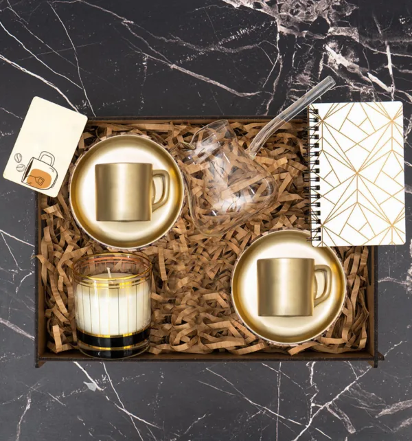 Gift Box με Ειδικό Ξύλινο Κουτί, με 2 Χρυσές Κούπες, Σημειωματάριο, Μπρίκι & Ξύλινο Μαγνητάκι κωδ. 21681
